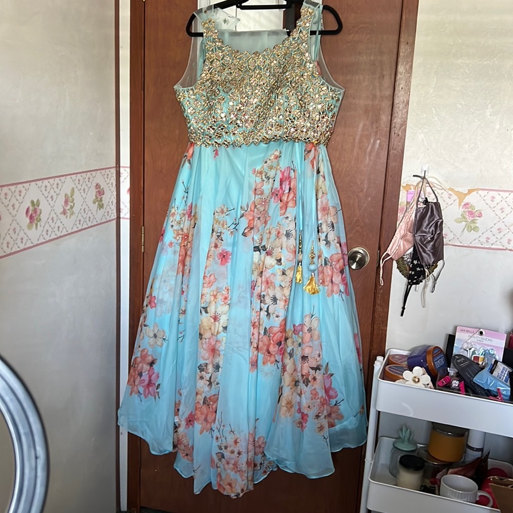 Indian Lahenga price negotiable/open to trades